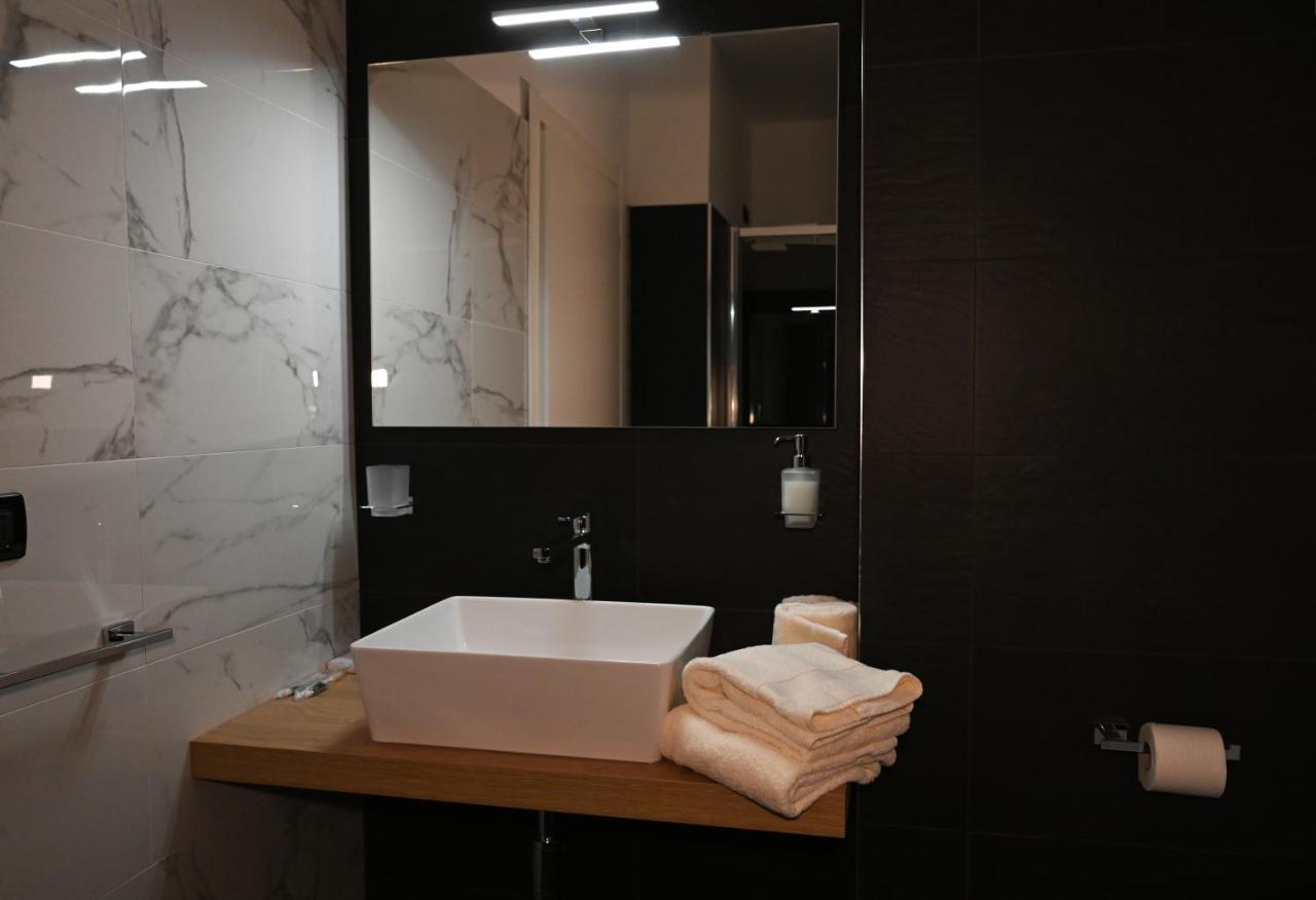 Palace Eight - Suites & Spa Cosenza Buitenkant foto