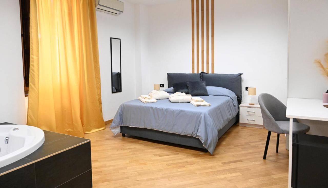 Palace Eight - Suites & Spa Cosenza Buitenkant foto