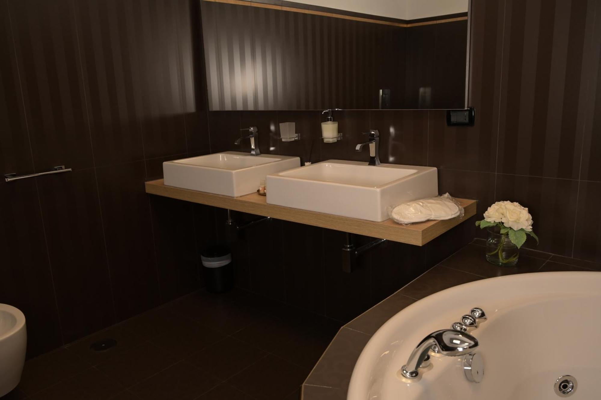 Palace Eight - Suites & Spa Cosenza Buitenkant foto